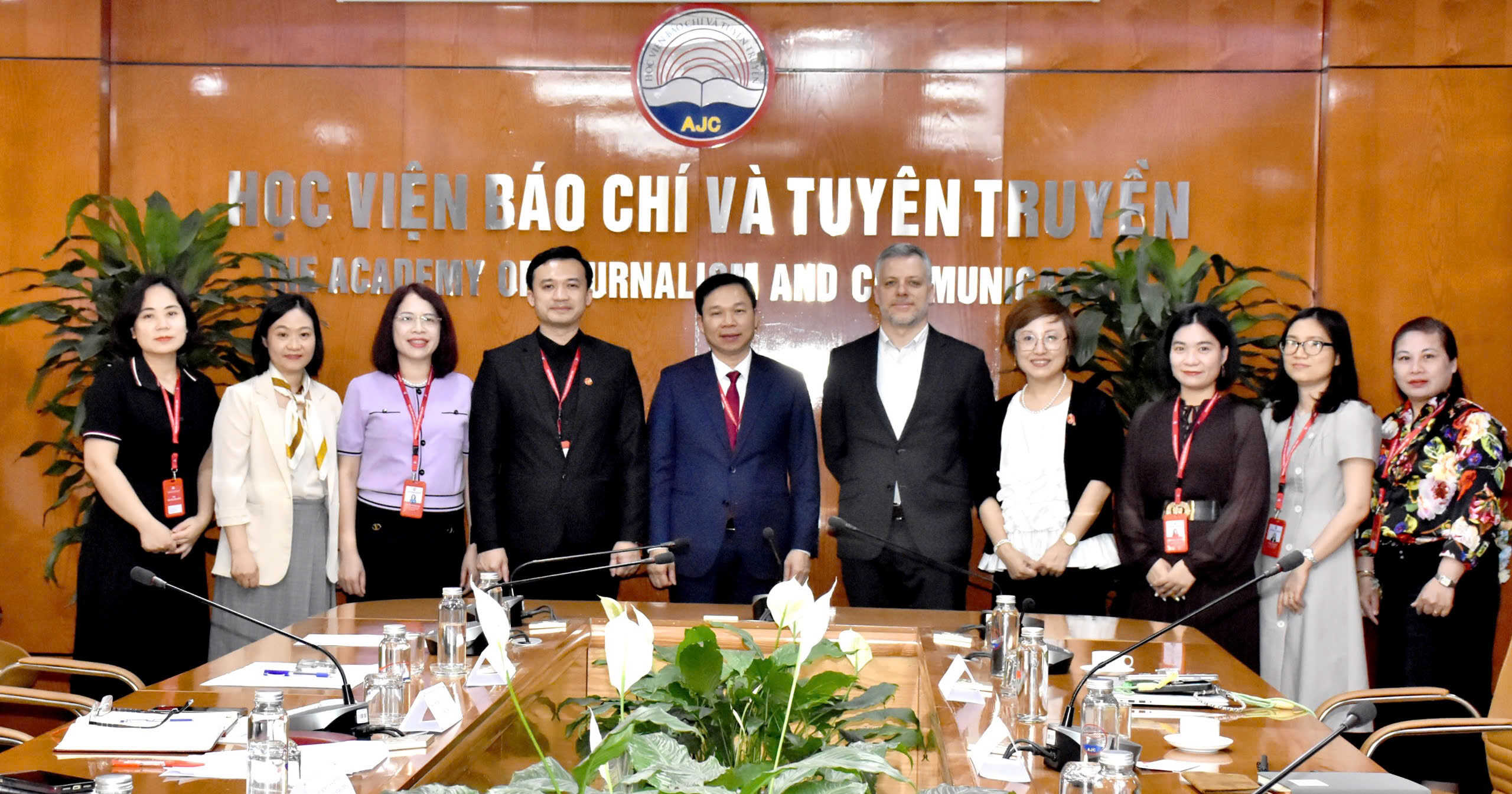 Học viện Báo chí và Tuyên truyền làm việc với Trường NEOMA Business School (Cộng hòa Pháp)